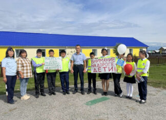 В Бурятии активисты родительского комитета и ЮИДовцы призвали водителей к внимательности за рулем транспортных средств