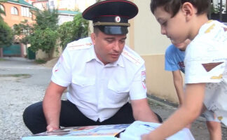 В Краснодарском крае сотрудник Госавтоинспекции реанимировал утонувшего в реке ребенка