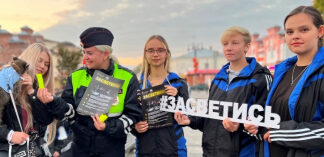 В Московской области сотрудники Госавтоинспекции напомнили пешеходам о безопасности в темное время суток