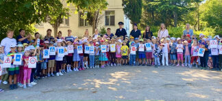 В Севастополе сотрудники Госавтоинспекции провели тренинг по правилам дорожного движения для более 200 дошкольников