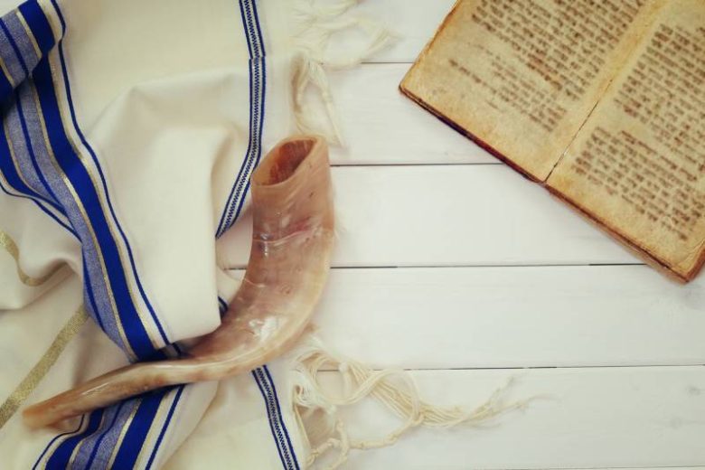 
Важные дела, пост и молитвы на еврейский праздник Йом Кипур с 24 на 25 сентября 2023 года                