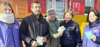 Акция, посвященная Дню отца, напомнила новгородцам о роли положительного примера родителей при участии в дорожном движении