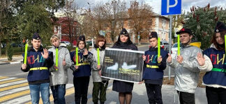 Белгородские ЮИДовцы организовали пункты популяризации использования световозвращающих элементов вблизи нерегулируемых пешеходных переходов