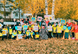 Более 200 тюменских первоклассников прошли с родителями по безопасному маршруту школьника