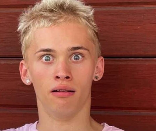 Даня Милохин призван в армию, но его отец отказывается принять повестку