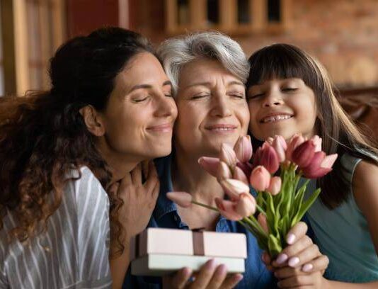 День женского счастья: топ-10 идей для лучшего подарка жене, девушке, дочери, сестре, маме и бабушке