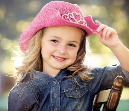 Международный день девочек 11 октября: открытки и поздравления