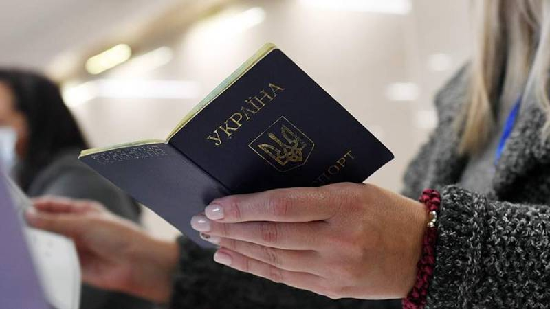 
Россия вводит ограничения на въезд граждан Украины                