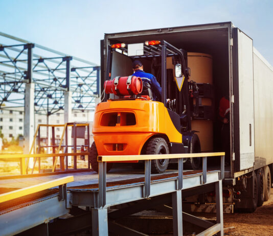 Сборные грузоперевозки: преимущества, особенности и советы по подбору транспорта