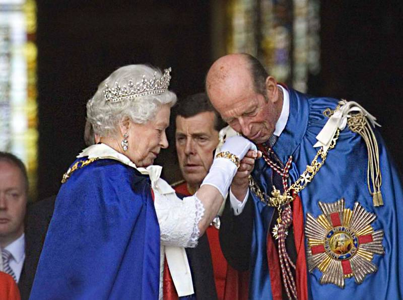 
Секретные связи: королевская семья Великобритании и масонство                