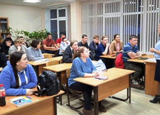 Серия просветительских лекций на площадках новгородских автошкол поможет будущим водителям освоить принципы безаварийного движения