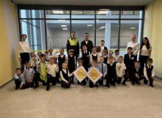 Слушатели Тюменского института повышения квалификации сотрудников МВД России провели «минутки безопасности» в новой школе