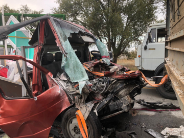 
        Ставропольские автоинспекторы помогли предотвратить возгорание грузового автомобиля после автоаварии    
