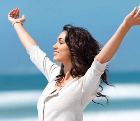 Трогательные поздравления в стихах и прозе в День женского счастья 18 октября 2023 года