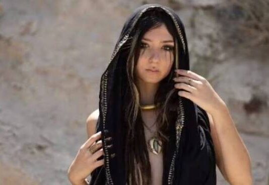 Узнали по тату и дредам: жива или нет Шани Лук, чье тело провезли по улицам Израиля боевики ХАМАС*