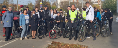 
        В Иванове прошел велопробег с участием юных инспекторов движения, приуроченный к Дню учителя    