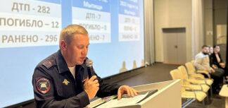 В преддверии школьных каникул сотрудники подмосковной Госавтоинспекции принимают участие в родительских собраниях