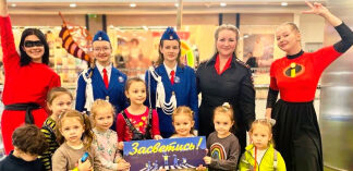 В торговых центрах Московской области сотрудники Госавтоинспекции проводят экспресс-тренинги «Засветись!»