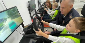 В Великом Новгороде классы по безопасности дорожного движения пополнились инновационным оборудованием