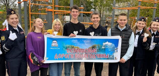 В Вологодской области кадеты и сотрудники Госавтоинспекции распространили световозвращатели среди пешеходов