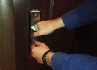 Заклинило дверной замок: что делать и как решить проблему?