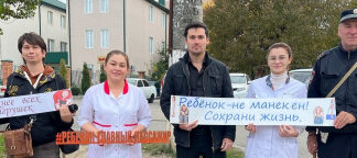 Автоинспекторы, общественники и врачи Кабардино-Балкарии разъяснили взрослым о порядке перевозки детей-пассажиров