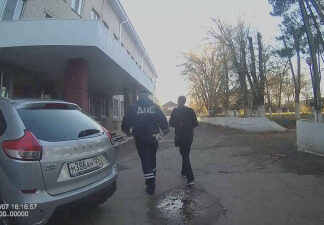 Автоинспекторы Ставрополья помогли доставить водителя с проблемами здоровья в больницу