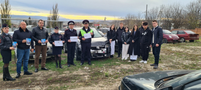 
        Автоинспекторы Ставрополья проводят для будущих водителей экскурсии на стоянку транспорта после ДТП    