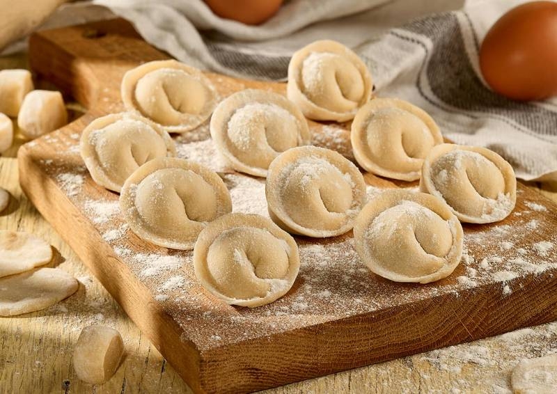 
Кишечная палочка, сальмонелла и листерии: Роскачество рассказало, какие пельмени не стоит брать на ужин                