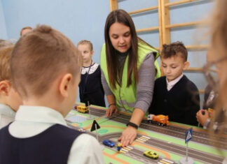 Мобильный комплекс «Лаборатория безопасности» помогает школьникам Кировской области освоить знания дорожной культуры