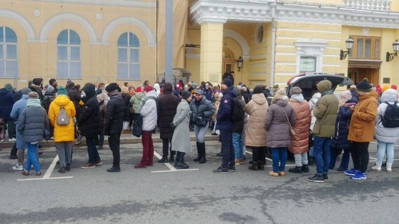 
Московские мечты о «Щелкунчике» и стояние в огромной очереди у Большого театра                