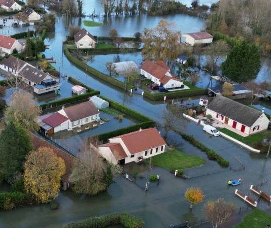 Наводнения на севере Франции: крики о помощи тонут в безразличии