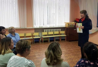 Новгородские автоинспекторы вовлекают педагогов в процесс формирования у детей и родителей навыков безопасного поведения на улицах и дорогах
