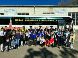 Пятигорские школьники прошли обучения в автобусе-тренажере «Школа дорожной безопасности»