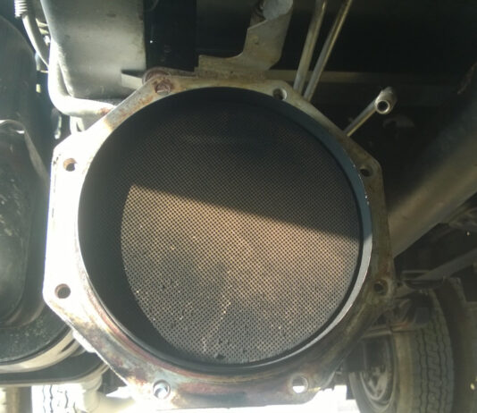 Стоит ли удалять сажевый фильтр: все за и против данной процедуры