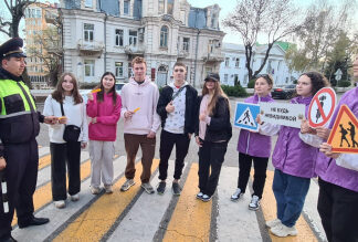 В районе Кавказских минеральных вод молодёжный патруль призвал позаботиться о безопасности пешеходов на дорогах