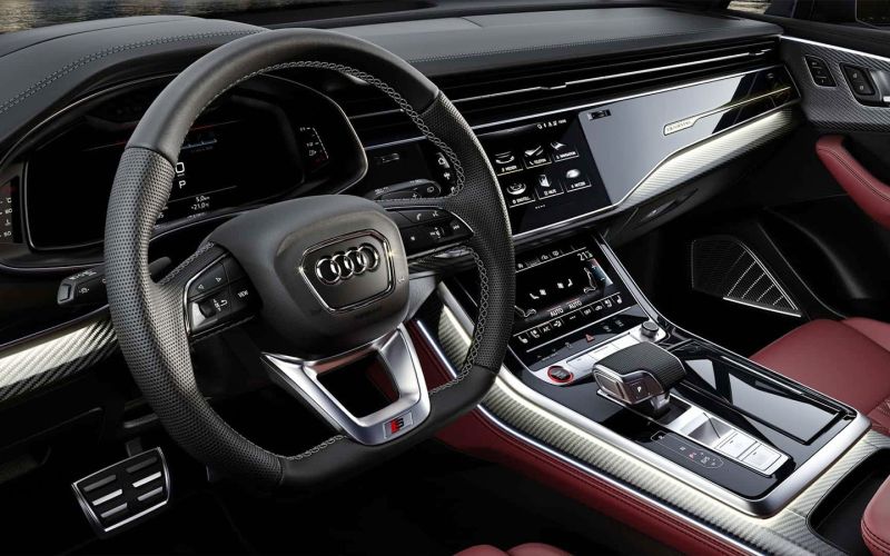 
            Audi представила обновленный кроссовер Q7
        