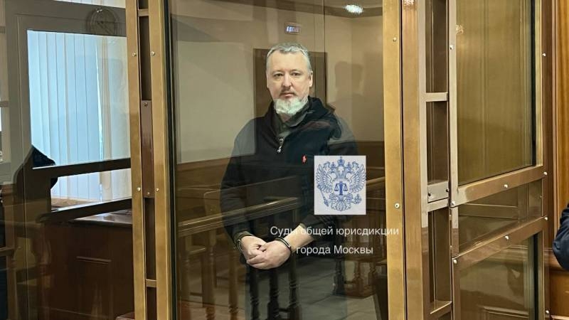 
Игорь Стрелков приговорен к 4 годам колонии: за что его судили и почему это важно                