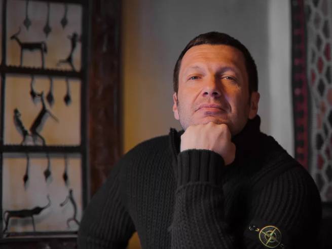 Карьера и восемь детей Владимира Соловьева: страсти жизни популярного телеведущего