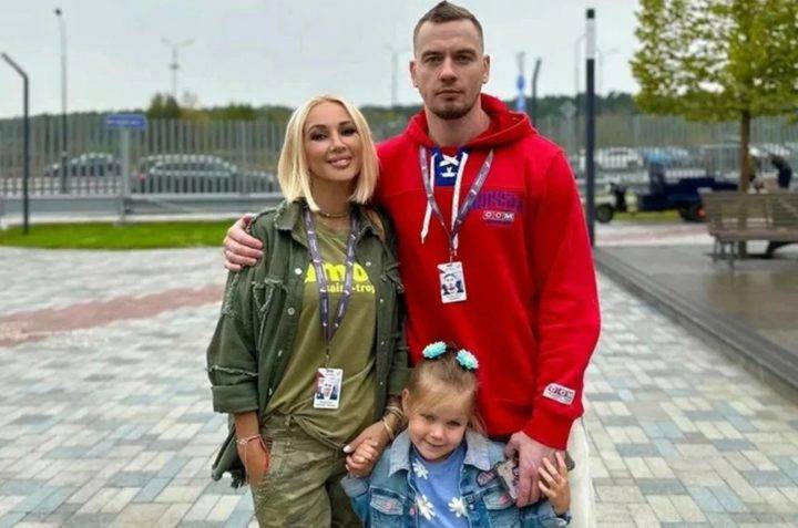 
Лера Кудрявцева объявила о разводе: причина – алкоголь Игоря Макарова?                