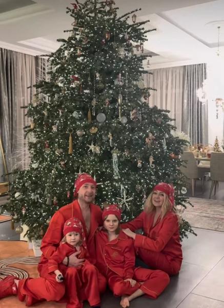 Звездный Новый год: как отметили праздник известные личности