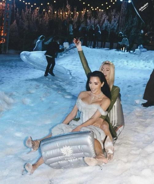 Звездный Новый год: как отметили праздник известные личности