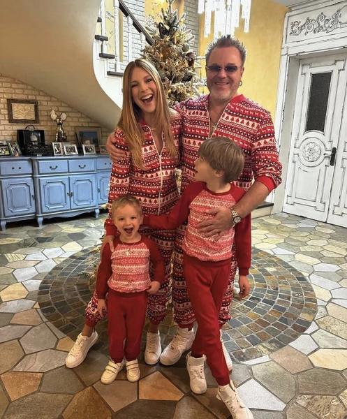 Звездный Новый год: как отметили праздник известные личности