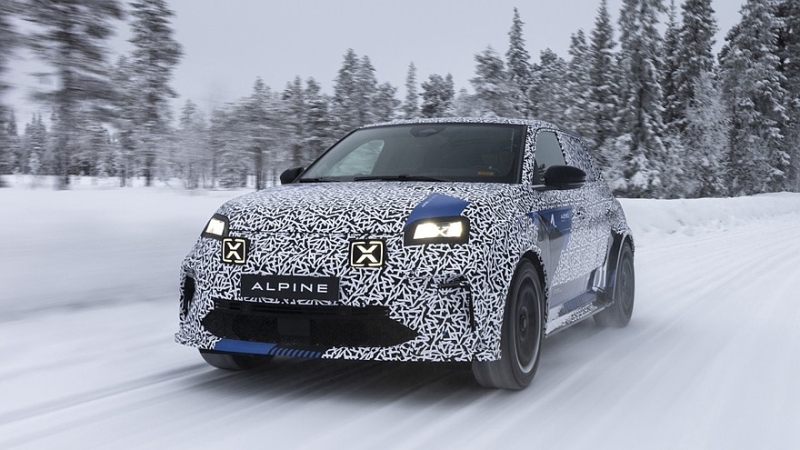 Хот-хэтч Alpine A290 готовится к скорой премьере: прототип отправили на зимние тесты