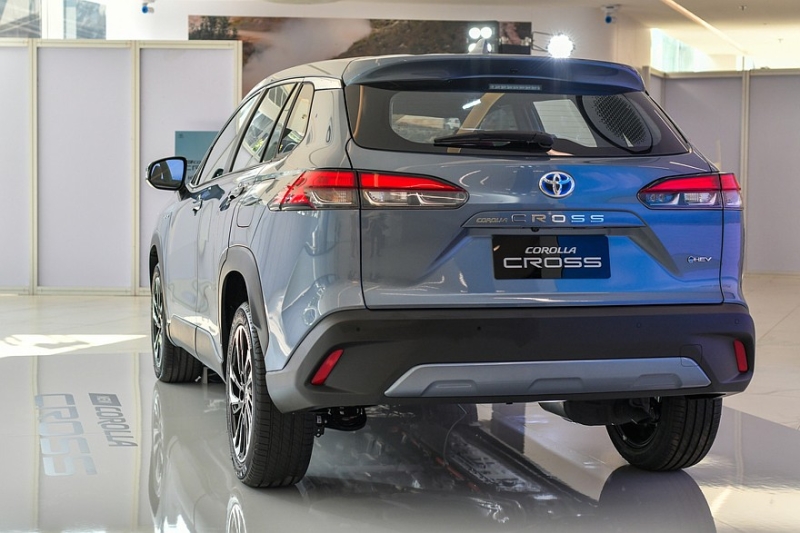 Обновлённый кроссовер Toyota Corolla Cross: стилистика престижных моделей и старая техника