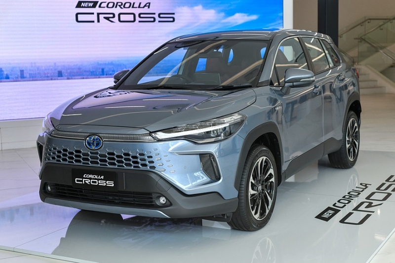 Обновлённый кроссовер Toyota Corolla Cross: стилистика престижных моделей и старая техника