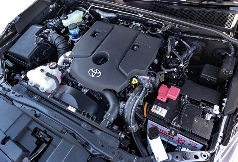 Подробности о рестайлинговом Toyota Hilux: огрубевший передок и гибридизация дизеля