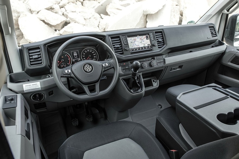 Обновлённый VW Crafter: сомнительная цифровизация салона и новые ассистенты водителя