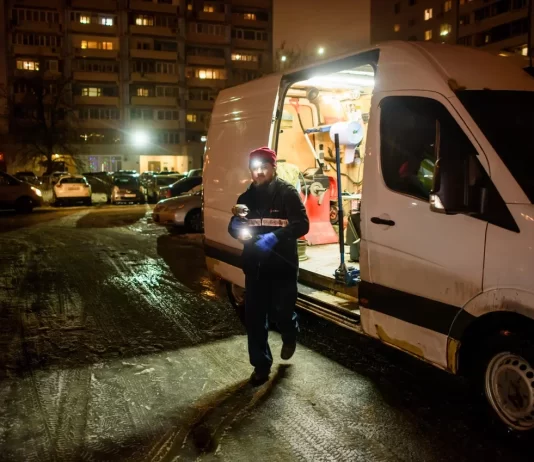 Услуги подвоза топлива для автомобилистов: помощь в дороге и экономия средств