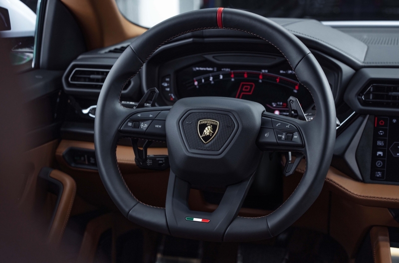 У Lamborghini появился 800-сильный гибридный кроссовер